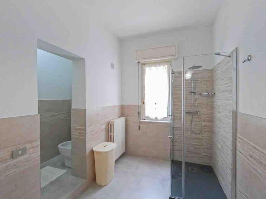Appartamento Grazioso Con Parcheggio Privato Piacenza Exterior photo
