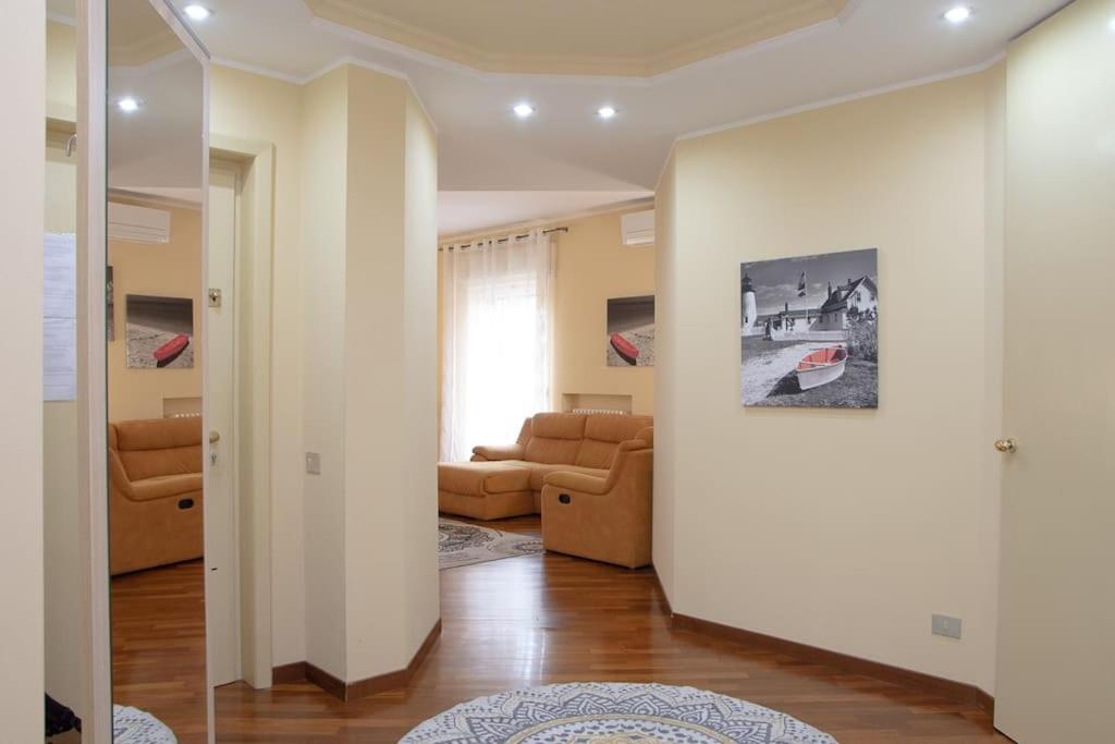 Appartamento Grazioso Con Parcheggio Privato Piacenza Exterior photo