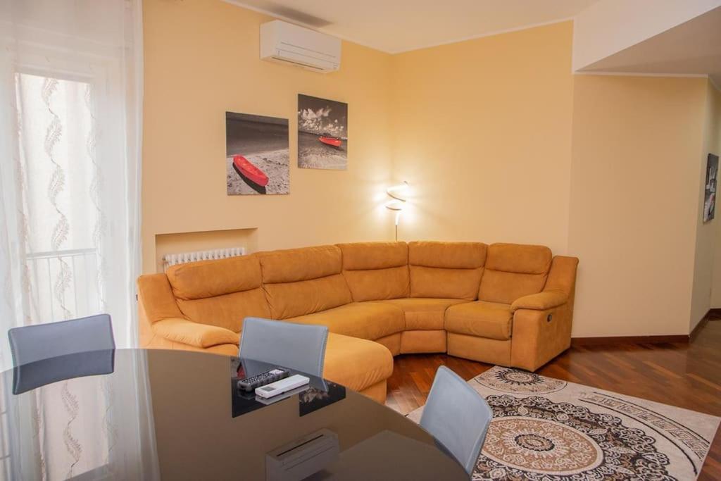 Appartamento Grazioso Con Parcheggio Privato Piacenza Exterior photo