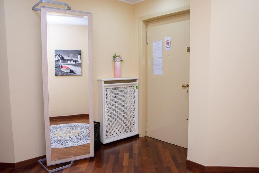 Appartamento Grazioso Con Parcheggio Privato Piacenza Exterior photo