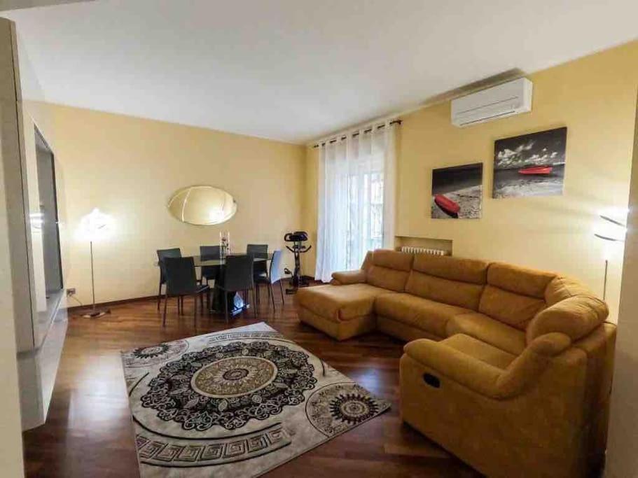 Appartamento Grazioso Con Parcheggio Privato Piacenza Exterior photo